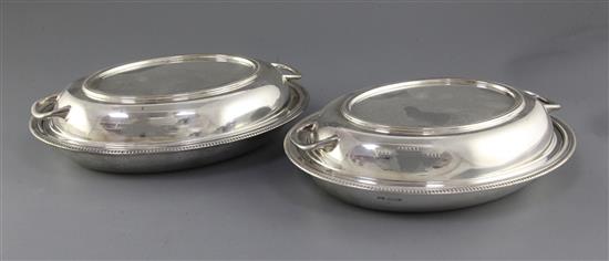 A pair of George V silver entree dishes and covers by Viners Ltd, 59.5 oz.
